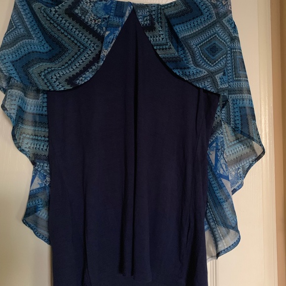 Beautiful Blouse - Picture 4 of 5